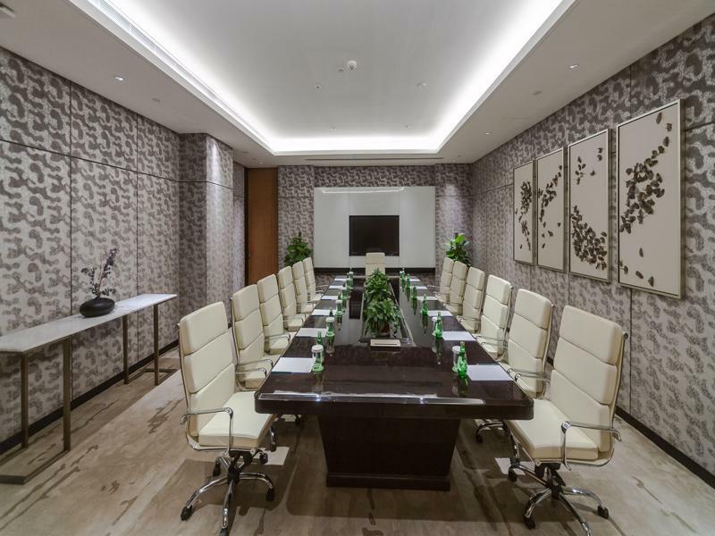 Hotel Nanjing Xuanwu By Ihg 5*