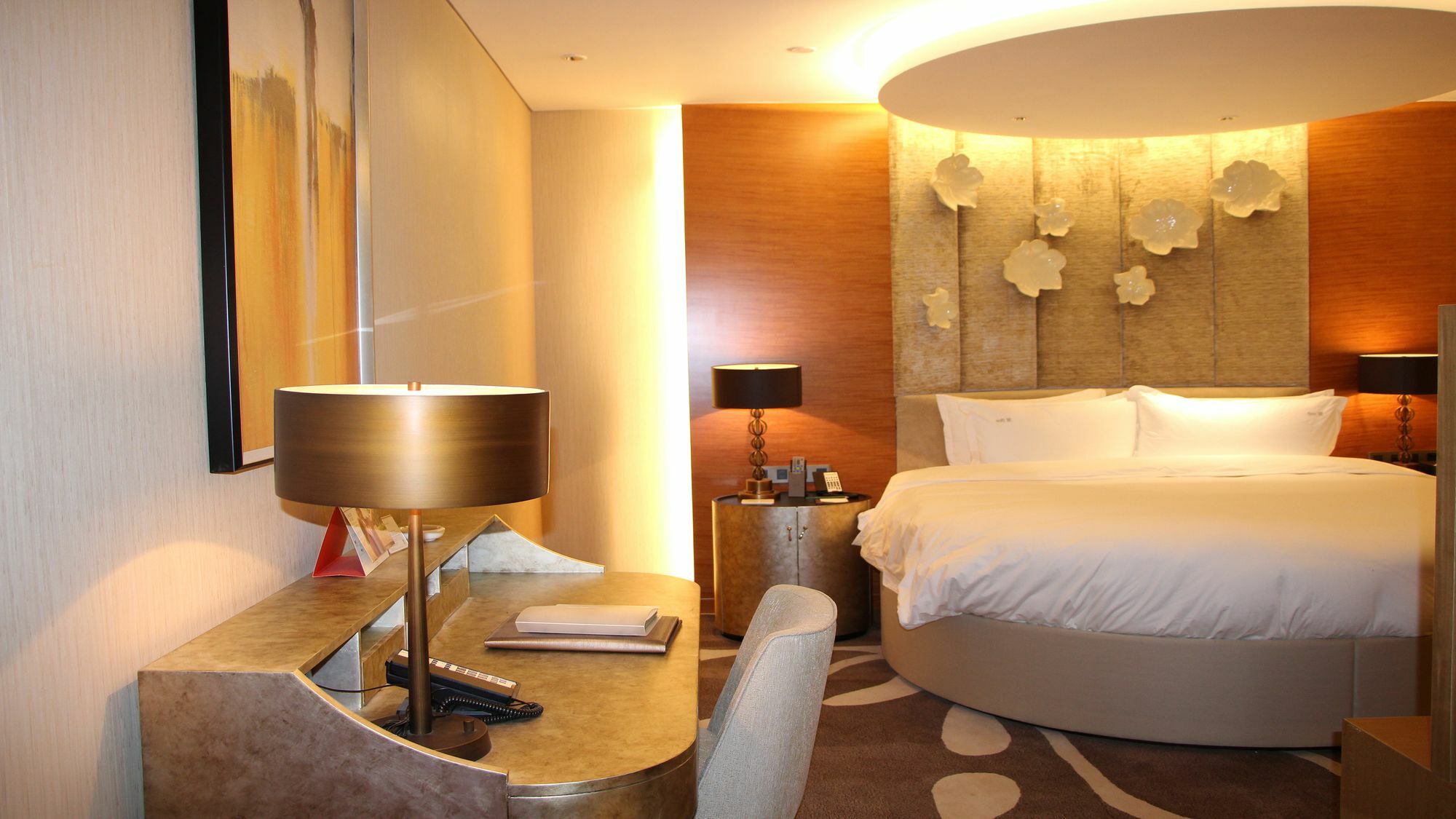 Nanjing Xuanwu By Ihg Hotel 5*